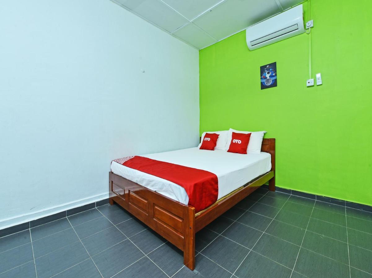 Oyo 90315 Chalet Pantai Rantau Panjang Kuala Rompin Exterior photo