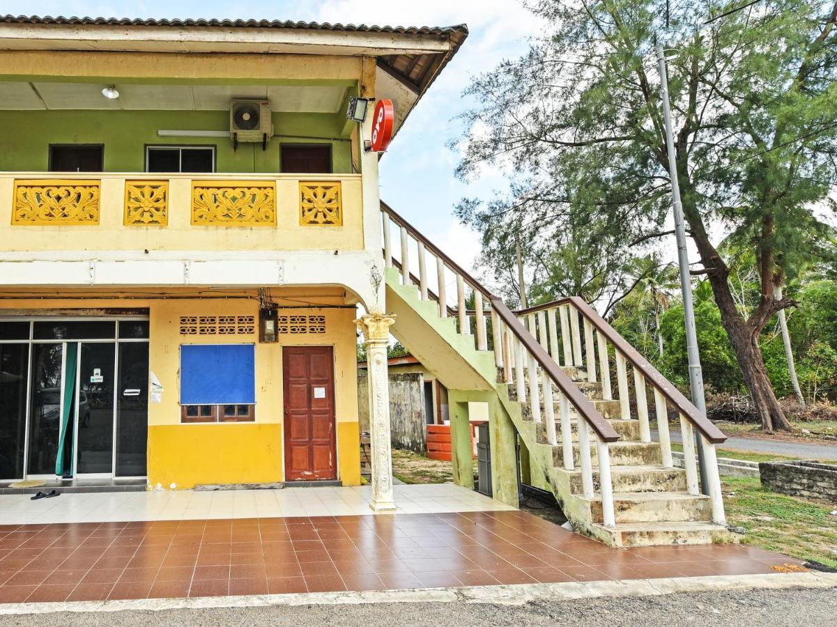 Oyo 90315 Chalet Pantai Rantau Panjang Kuala Rompin Exterior photo