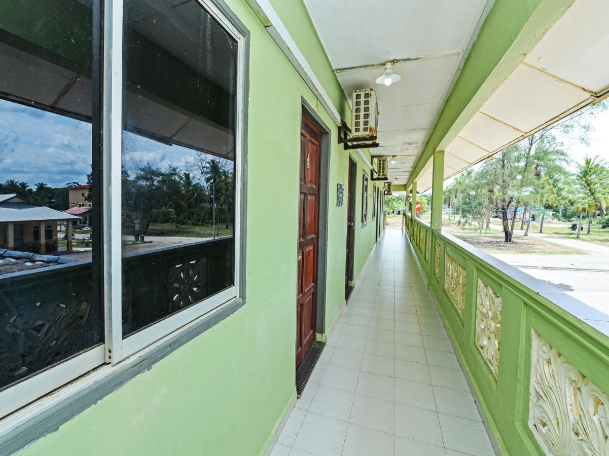 Oyo 90315 Chalet Pantai Rantau Panjang Kuala Rompin Exterior photo